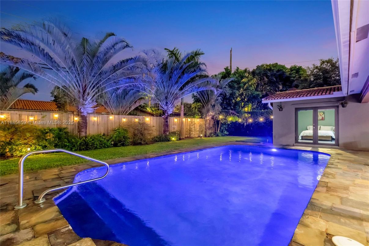 Exterior, Pool
