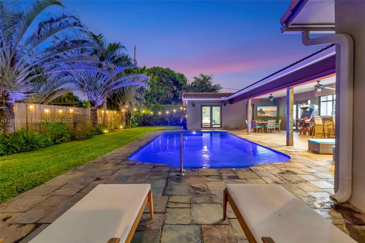 Exterior, Pool