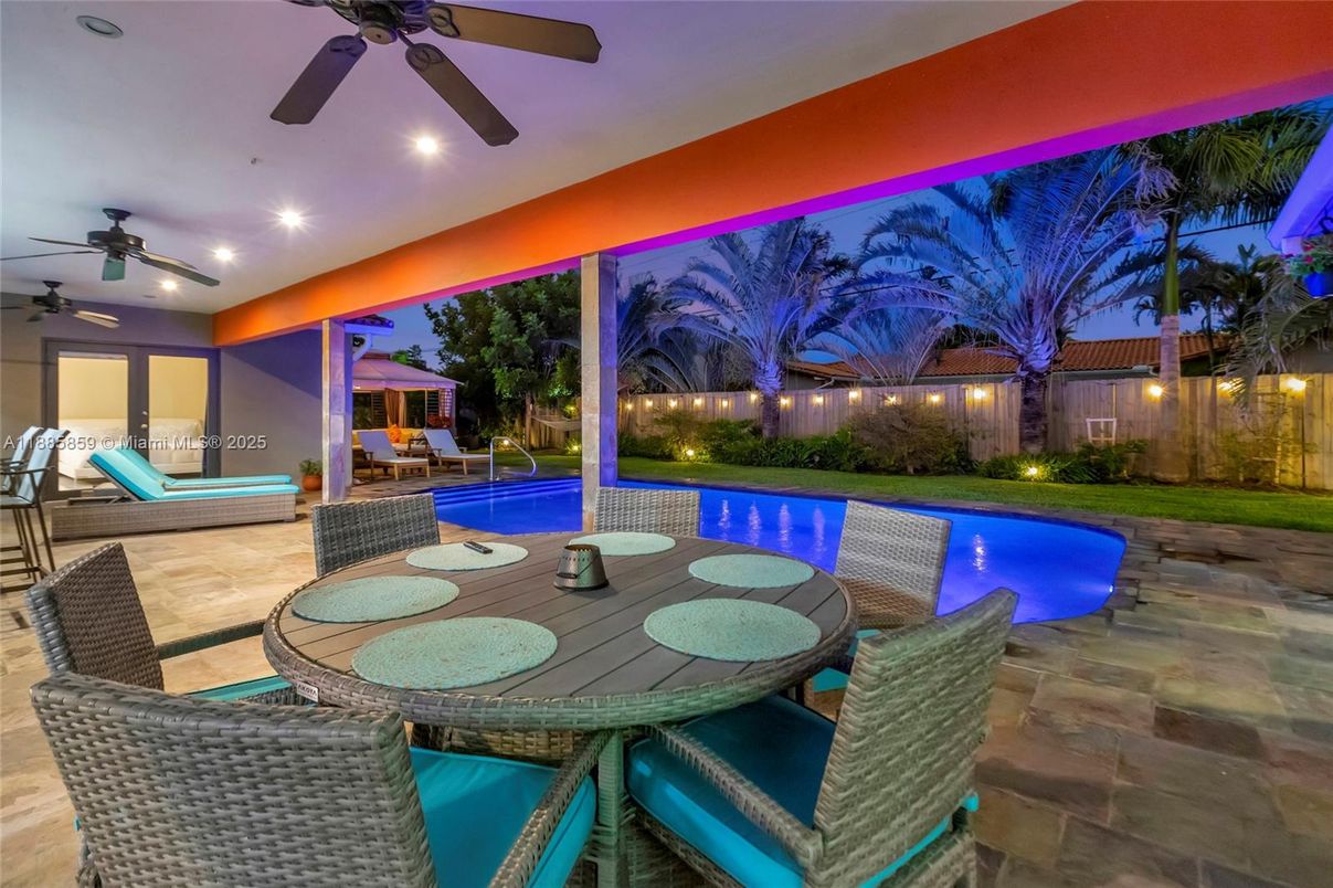 Exterior, Pool, Recessed Lighting