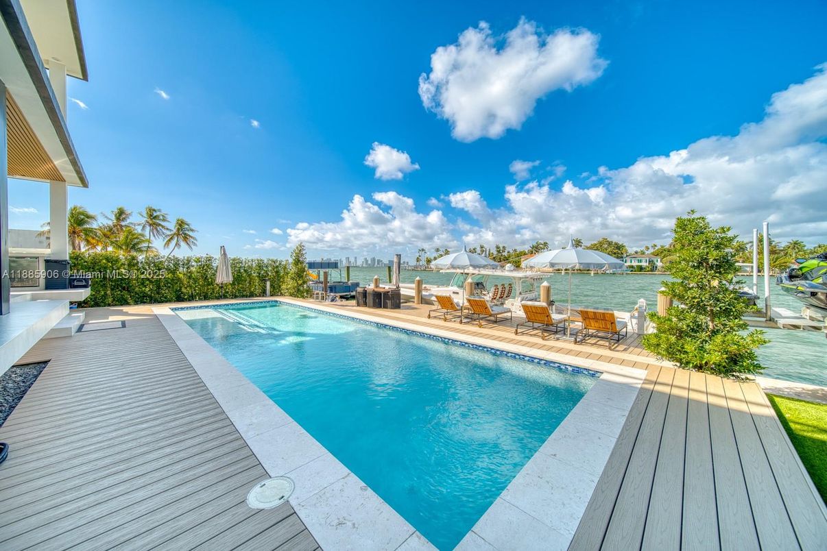 Exterior, Pool, Water