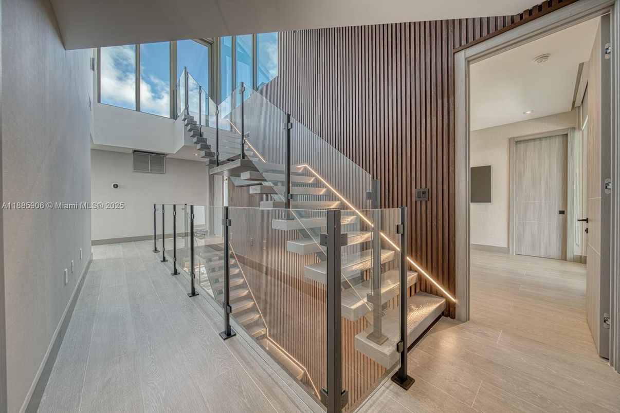 Interior, Recessed Lighting, Wood Texture Flooring