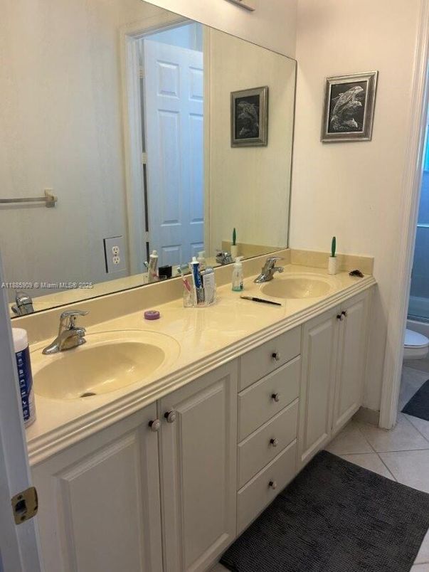 Bathroom, Dual Sink Vanities, Interior