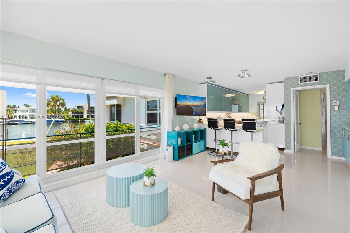 Interior, Living room, Water