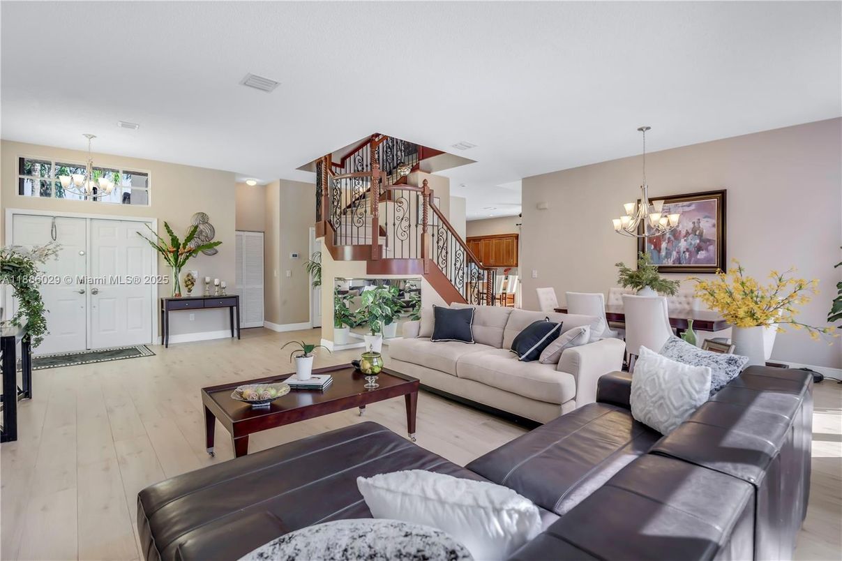 Chandelier, Dining room, Interior, Living room, Recessed Lighting, Wood Texture Flooring