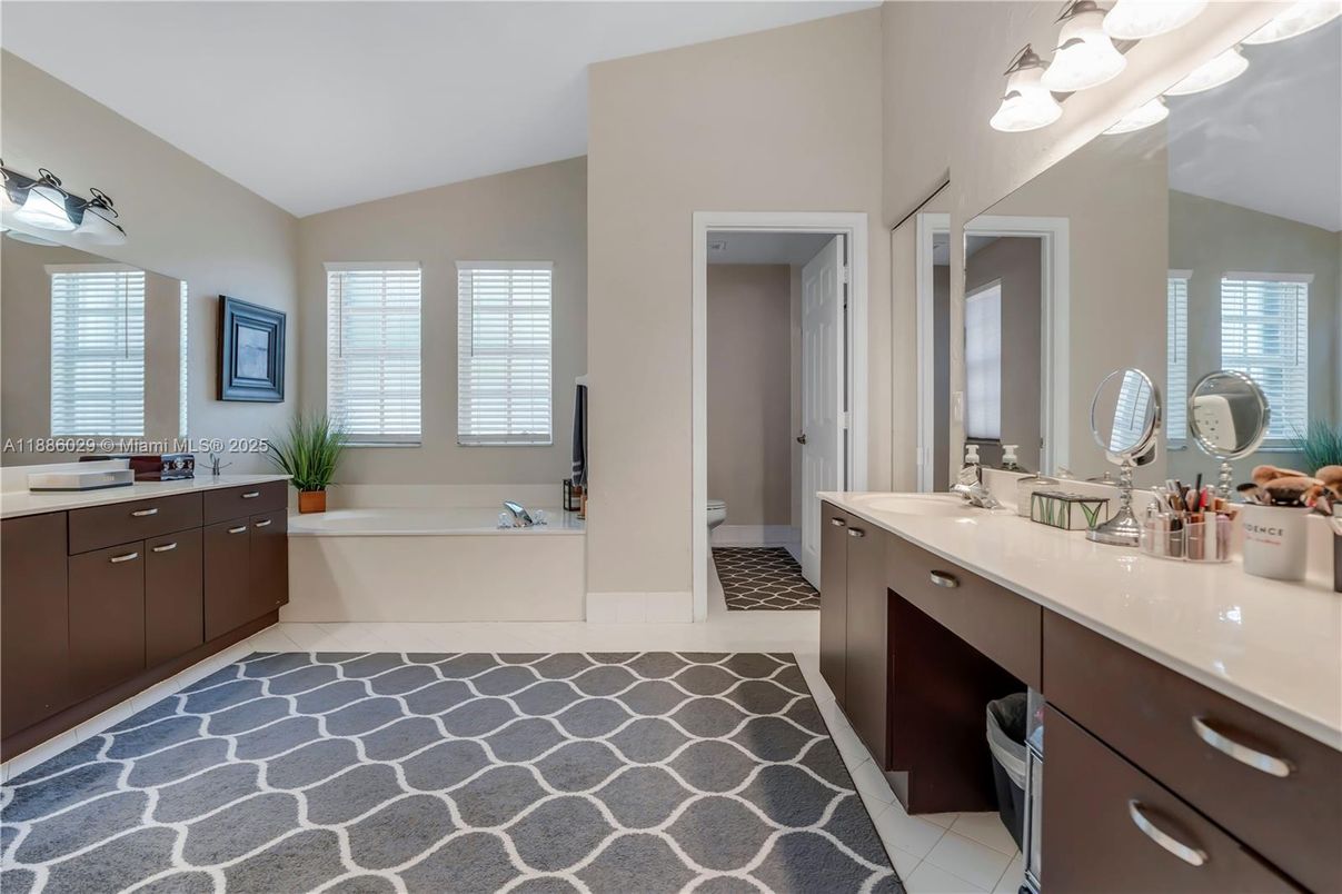 Bathroom, Dual Sink Vanities, Interior