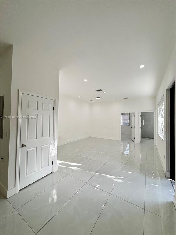 Empty room, Interior, Recessed Lighting