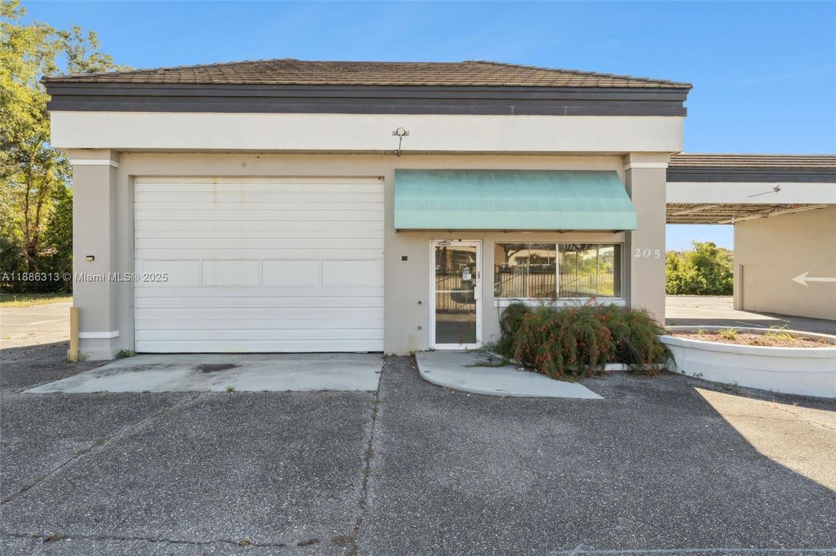 Detached Garage, Exterior