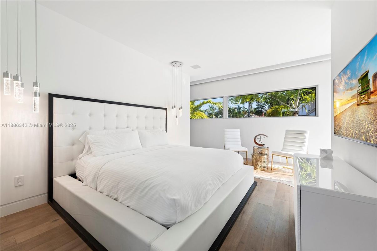 Bedroom, Interior, Pendant Lights, Wood Texture Flooring