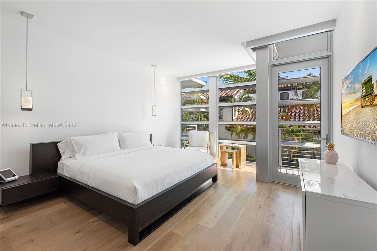 Bedroom, Interior, Pendant Lights, Wood Texture Flooring