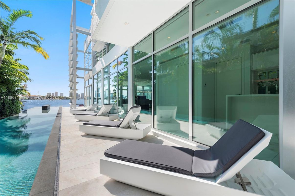 Exterior, Pool, Water