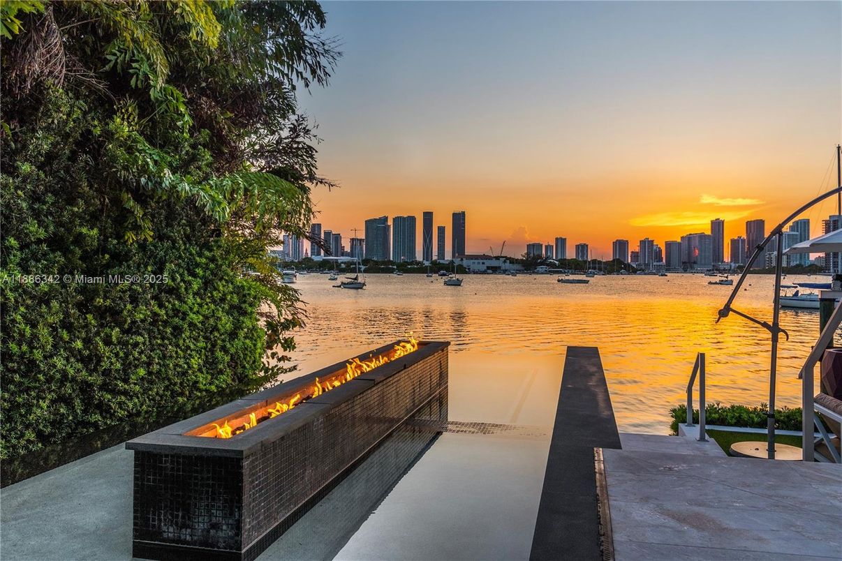 Exterior, Pool, Water