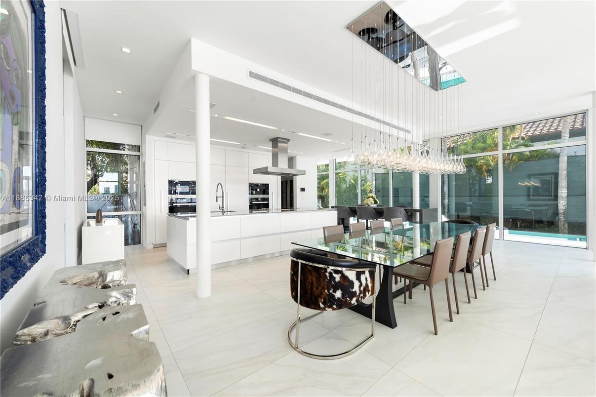 Dining room, Interior, Kitchen, Pendant Lights, Recessed Lighting, Stainless Steel Appliances