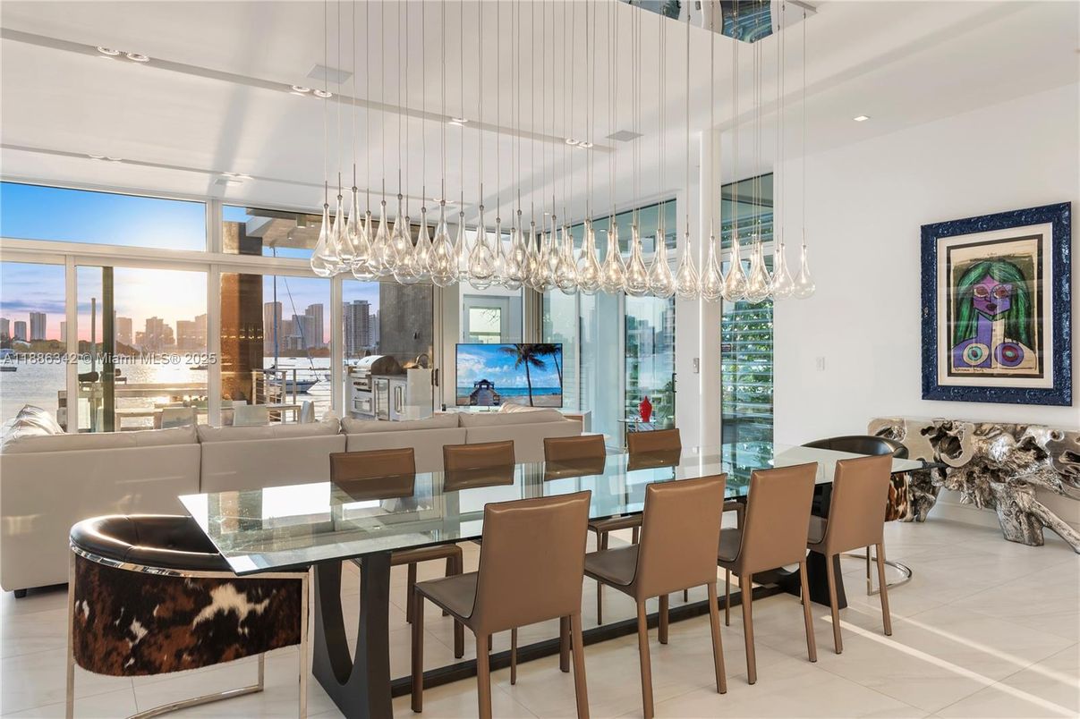 Dining room, Interior, Pendant Lights, Recessed Lighting, Water