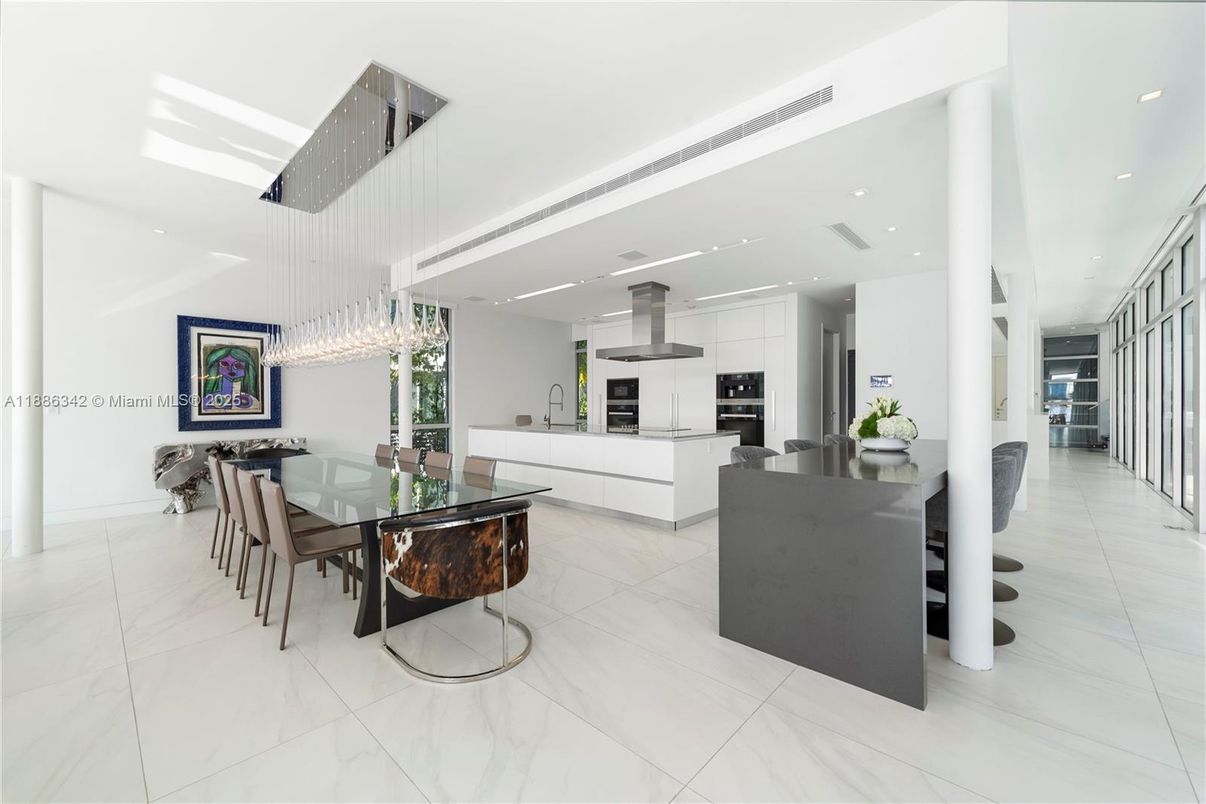 Dining room, Interior, Kitchen, Pendant Lights, Recessed Lighting, Stainless Steel Appliances