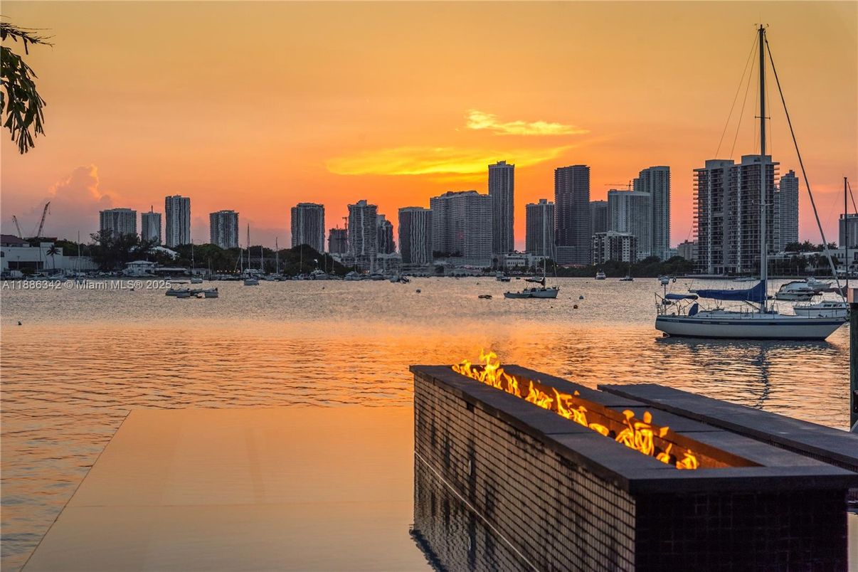 Exterior, Pool, Skyline