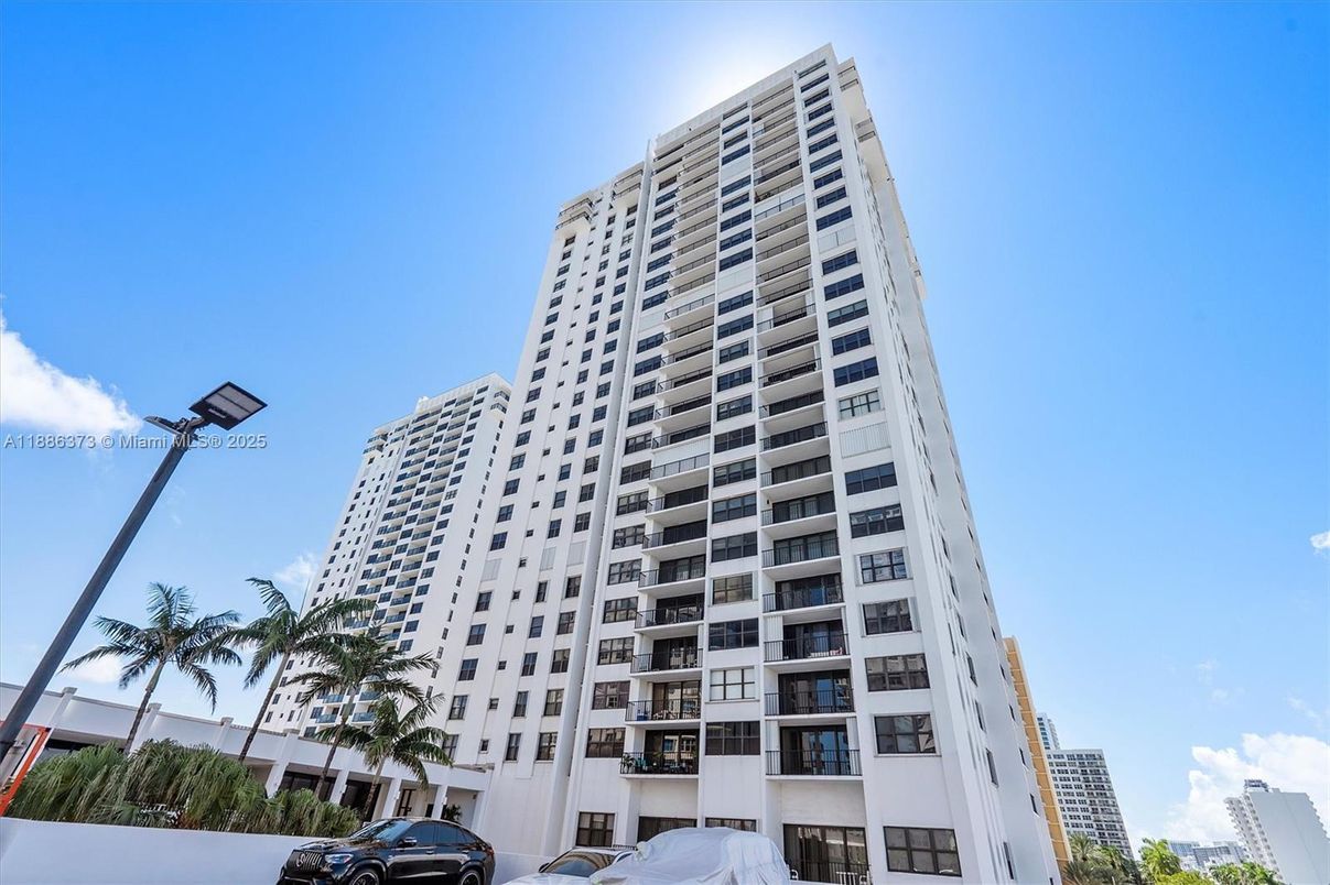Exterior, Facade, Condo Building