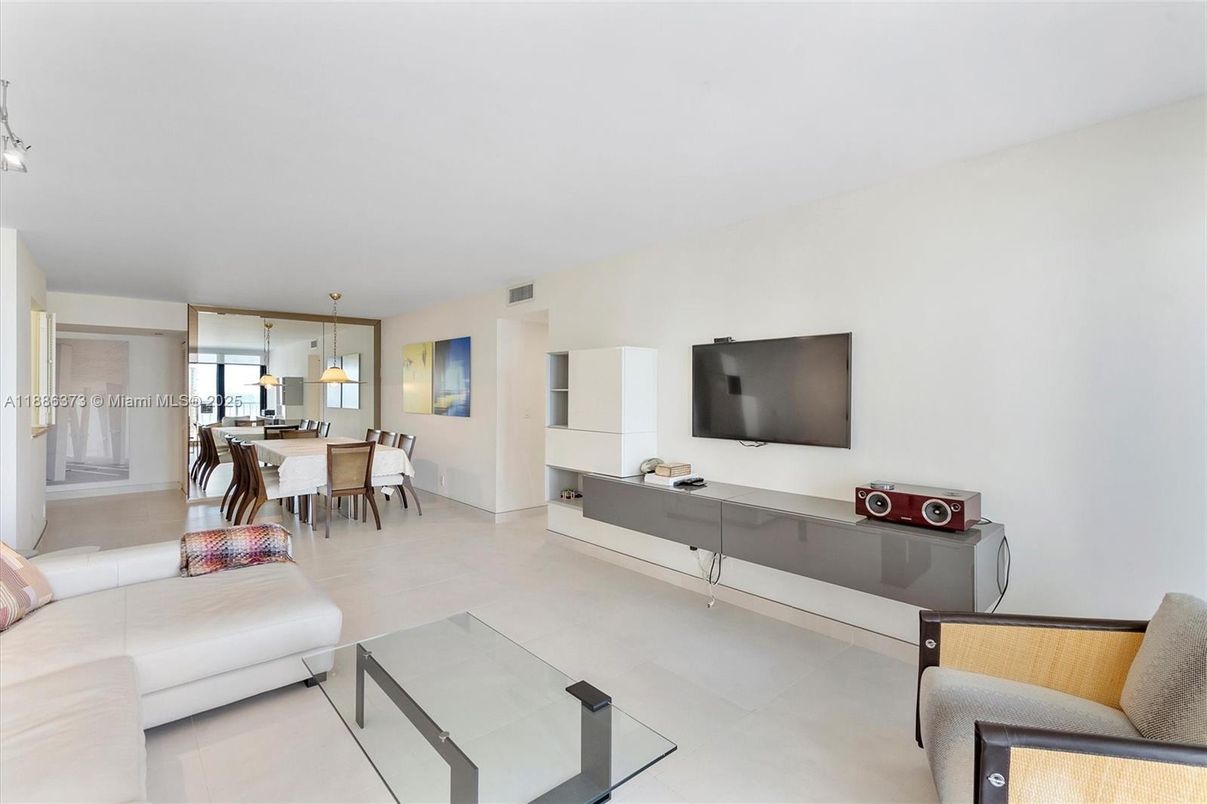 Dining room, Interior, Living room, Pendant Lights