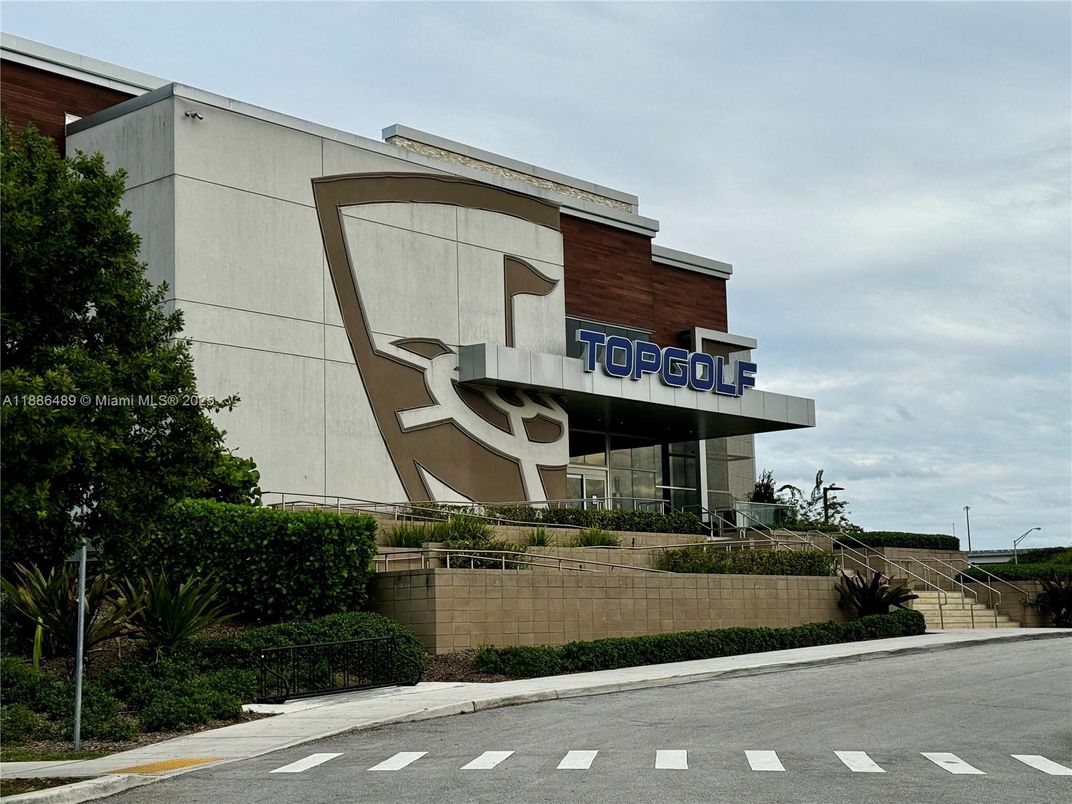 Exterior, Facade, None