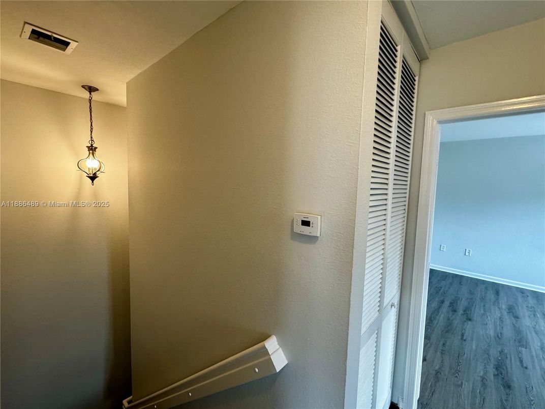 Interior, Pendant Lights, Wood Texture Flooring