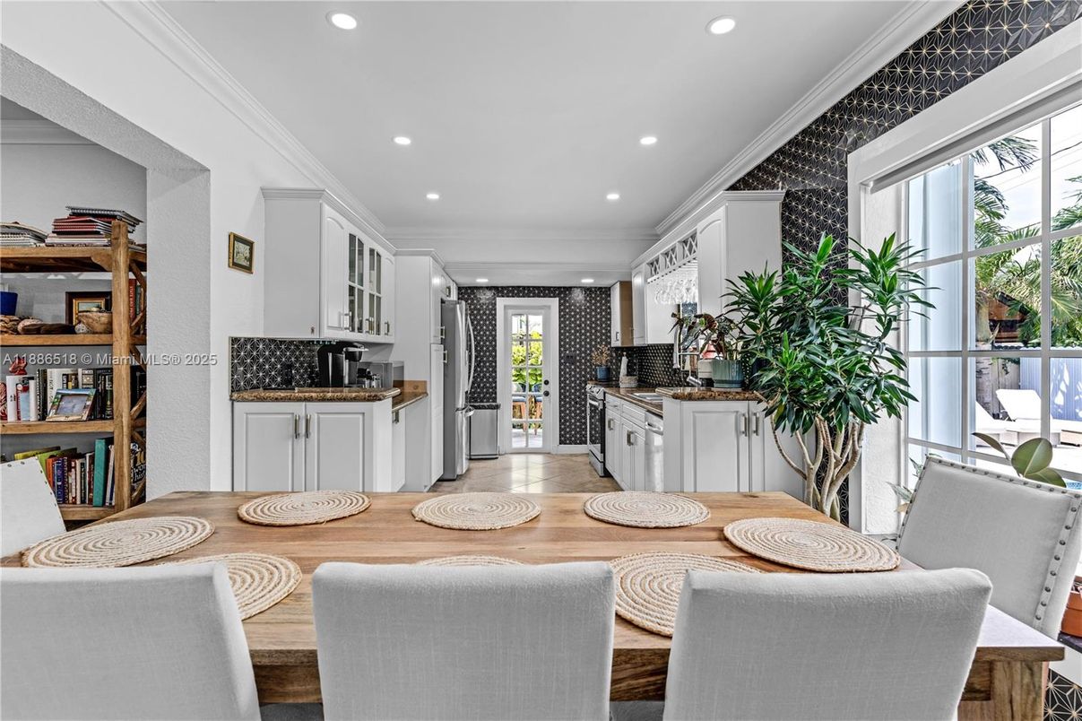 Dining room, Interior, Kitchen, Recessed Lighting, Wood Texture Flooring