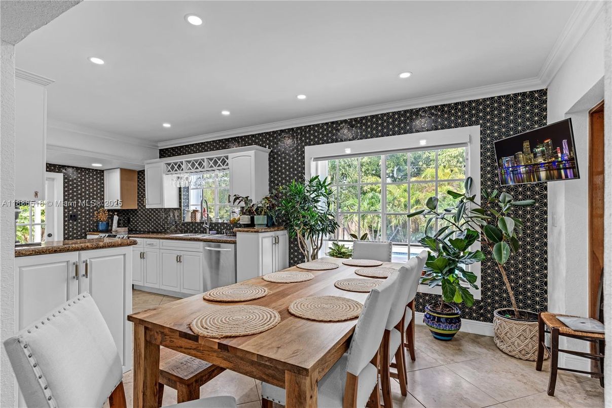 Dining room, Interior, Kitchen, Recessed Lighting