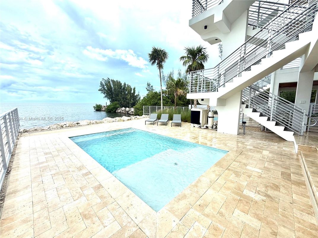Exterior, Pool, Water