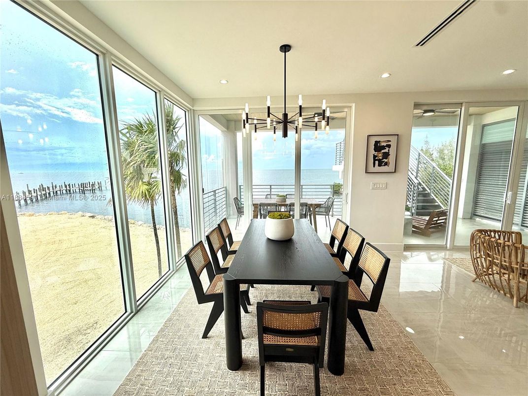 Dining room, Interior, Pendant Lights, Recessed Lighting, Water