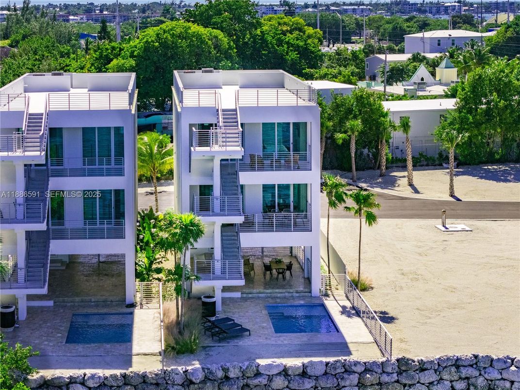 Exterior, Facade, Modern