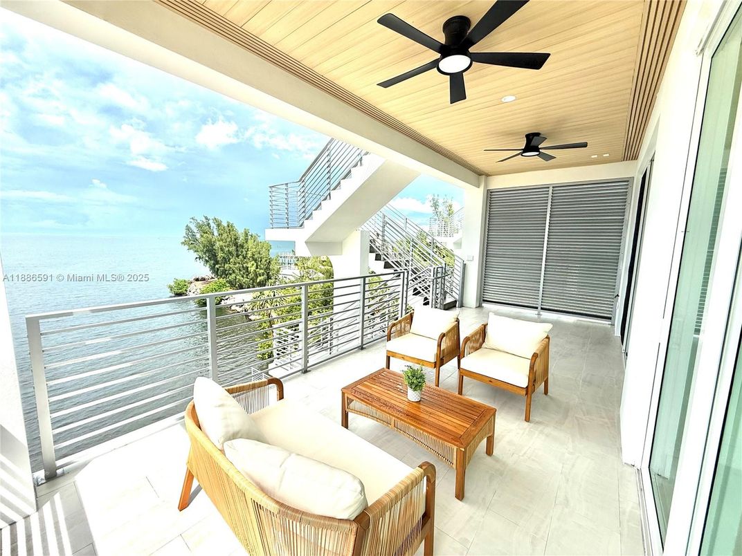 Interior, Living room, Recessed Lighting, Water