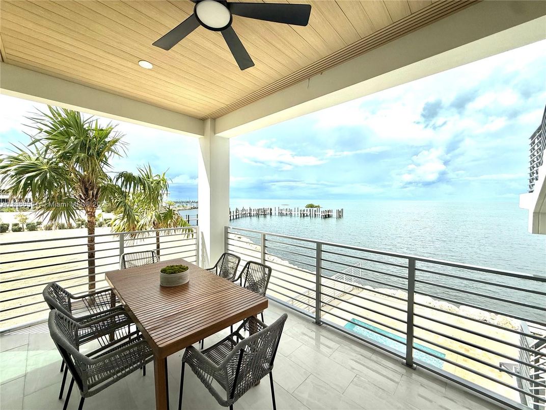 Exterior, Recessed Lighting, Water