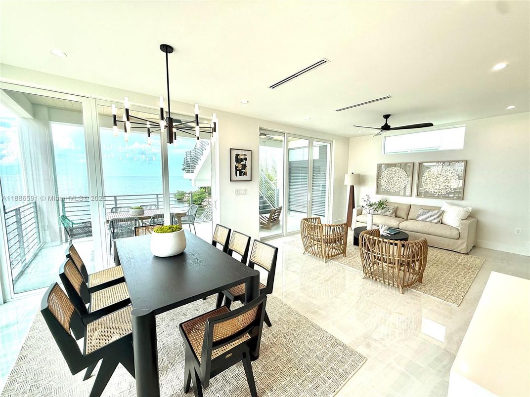 Dining room, Interior, Living room, Pendant Lights, Recessed Lighting, Water
