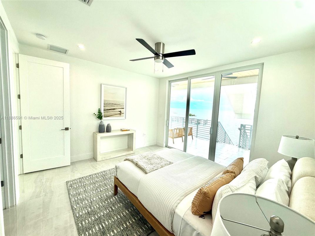 Bedroom, Interior, Recessed Lighting, Water