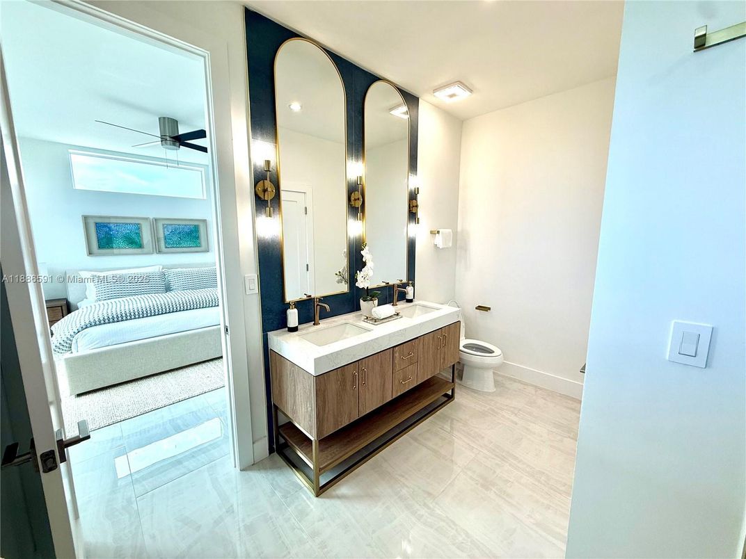 Bathroom, Bedroom, Dual Sink Vanities, Interior