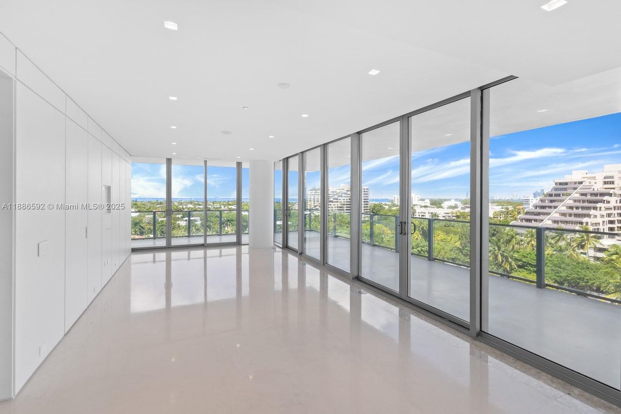 Empty room, Interior, Recessed Lighting