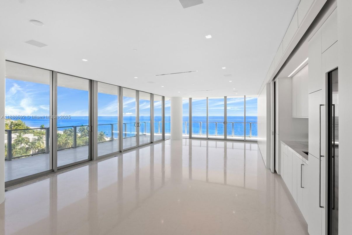 Empty room, Interior, Recessed Lighting, Water