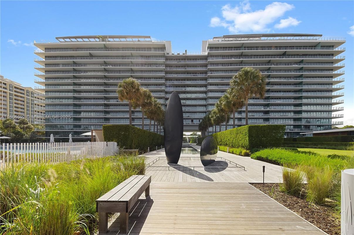 Exterior, Facade, Condo Building