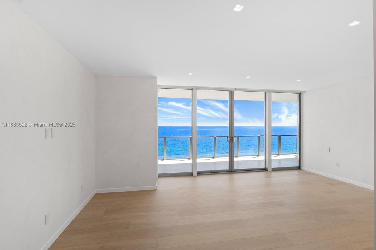 Empty room, Interior, Recessed Lighting, Water, Wood Texture Flooring
