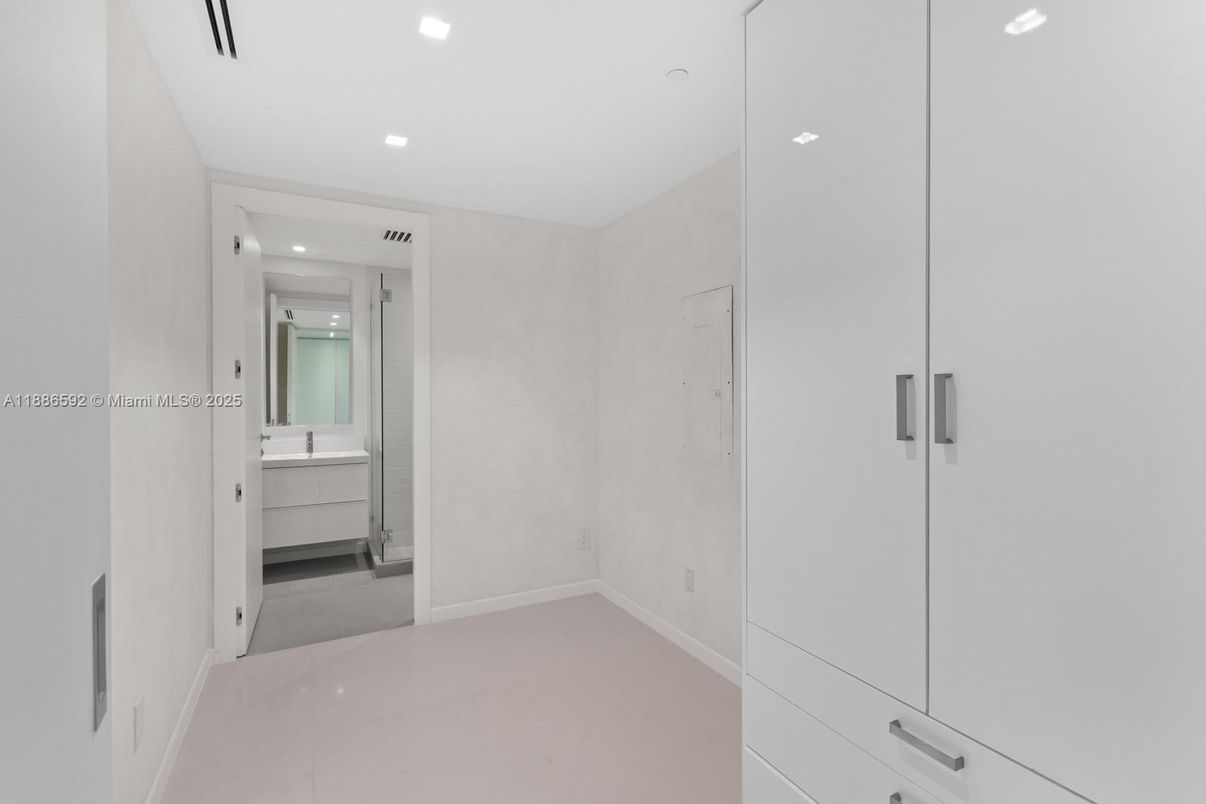 Bathroom, Empty room, Interior, Recessed Lighting