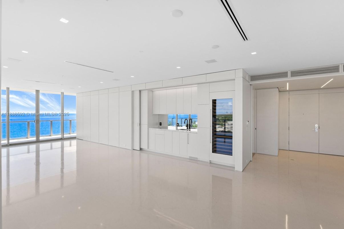 Empty room, Interior, Recessed Lighting, Water