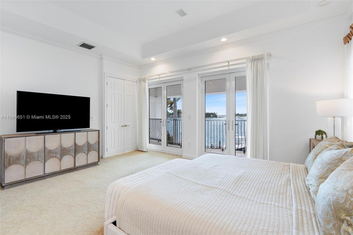 Bedroom, Interior, Recessed Lighting, Water