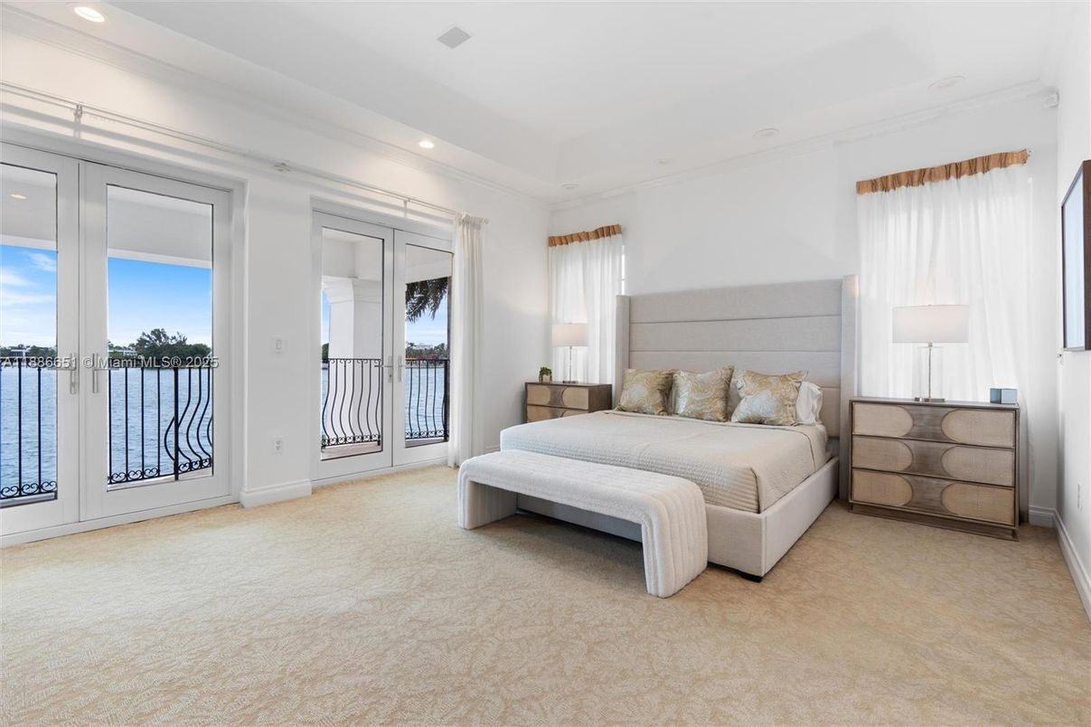 Bedroom, Interior, Recessed Lighting, Water