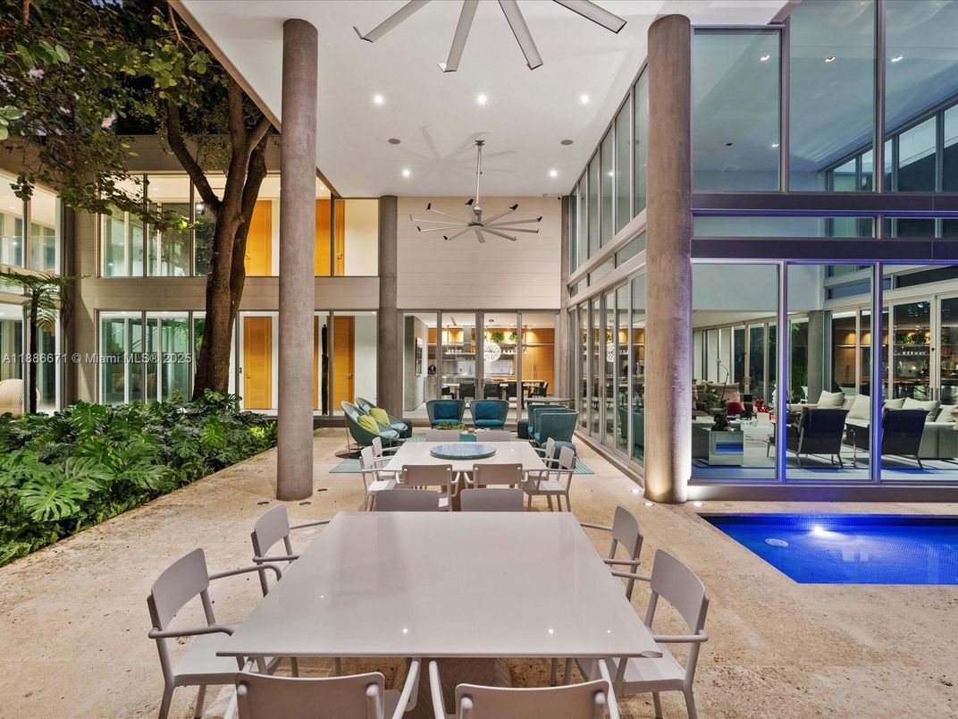 Dining room, Exterior, Pool, Recessed Lighting