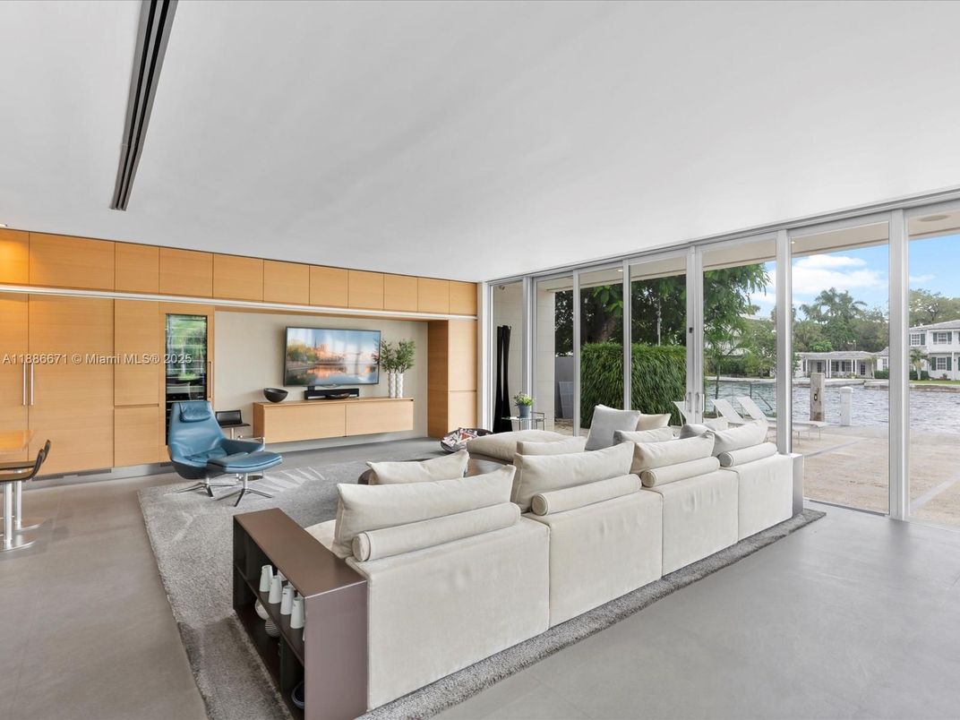 Interior, Living room, Water