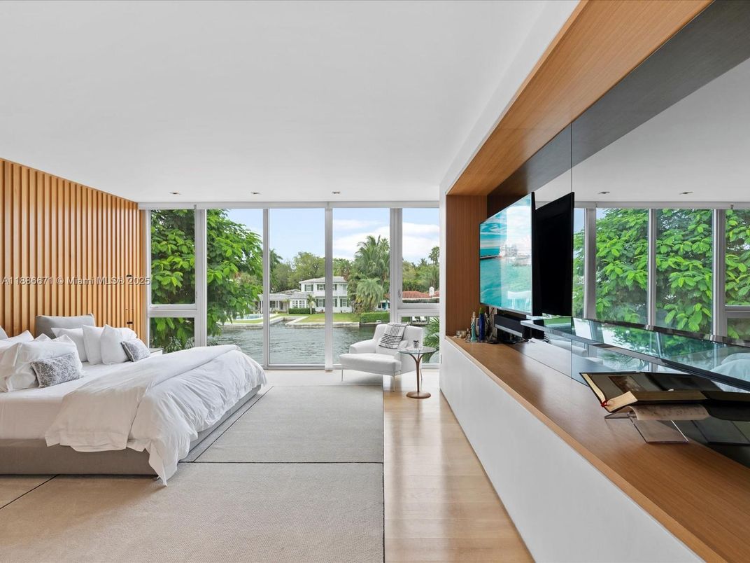 Bedroom, Home Office, Interior, Recessed Lighting, Water, Wood Texture Flooring