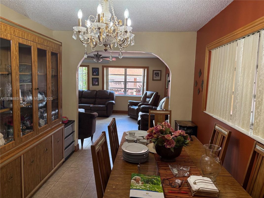 Chandelier, Dining room, Interior, Living room