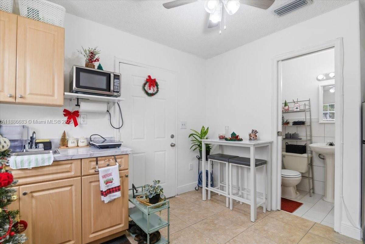 Bathroom, Interior, Tile Countertops