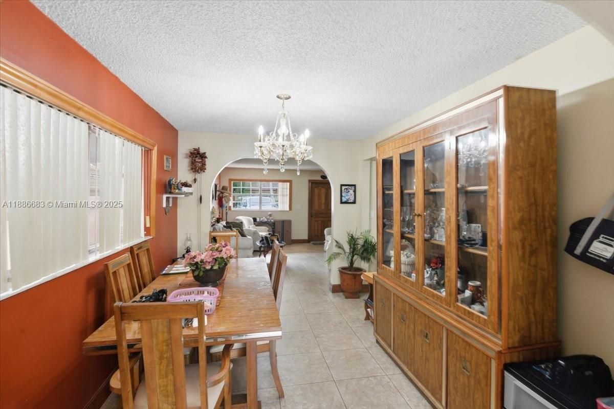 Chandelier, Dining room, Interior, Living room