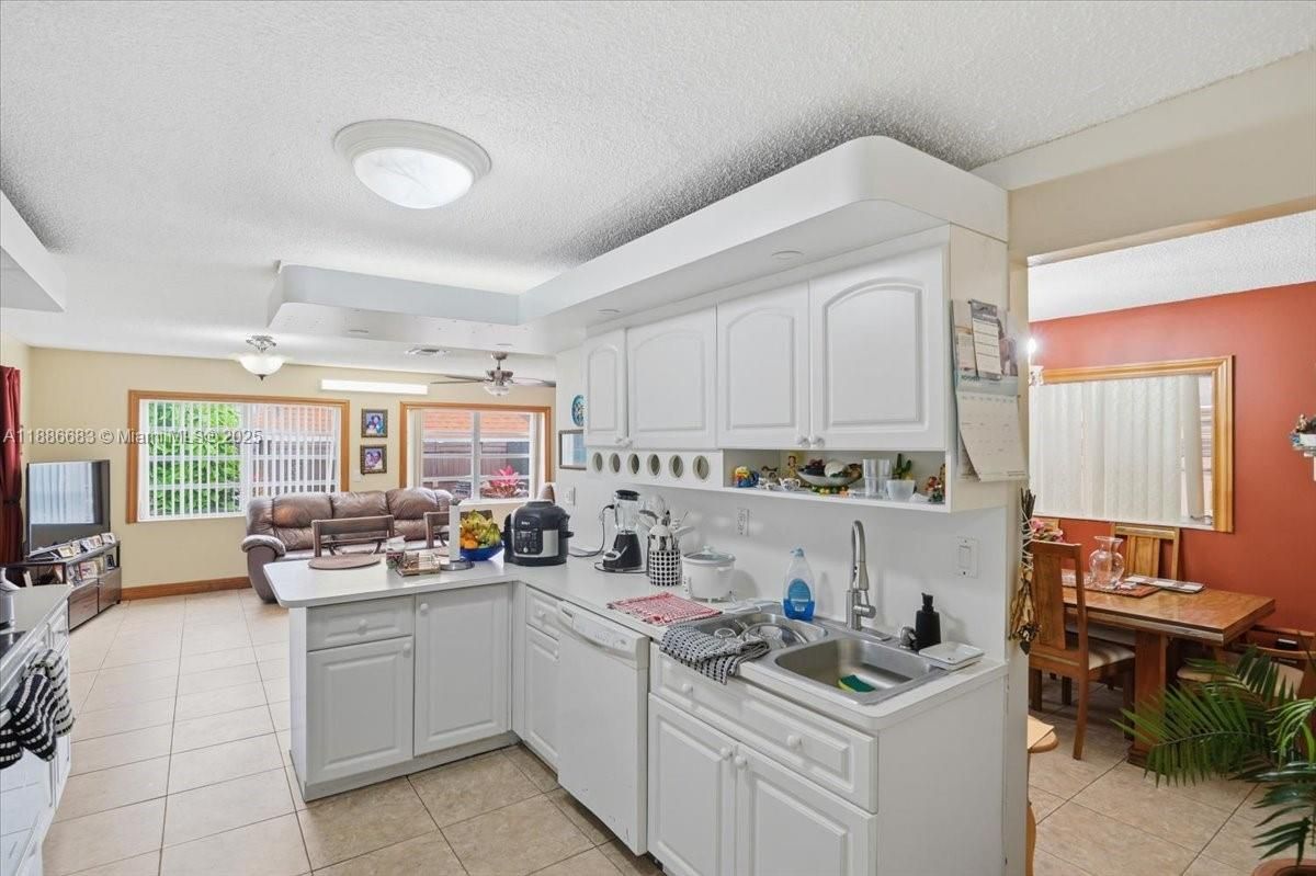 Dining room, Interior, Kitchen, Living room