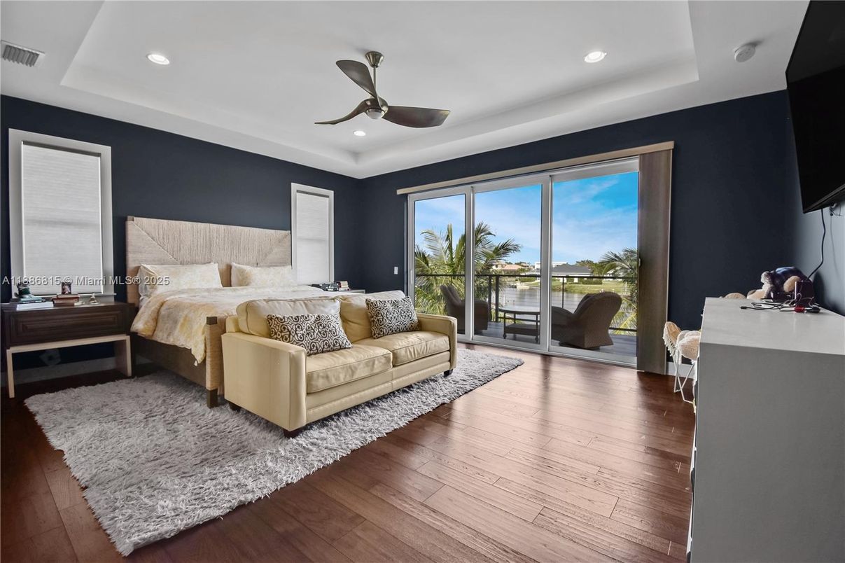 Bedroom, Interior, Recessed Lighting, Water, Wood Texture Flooring