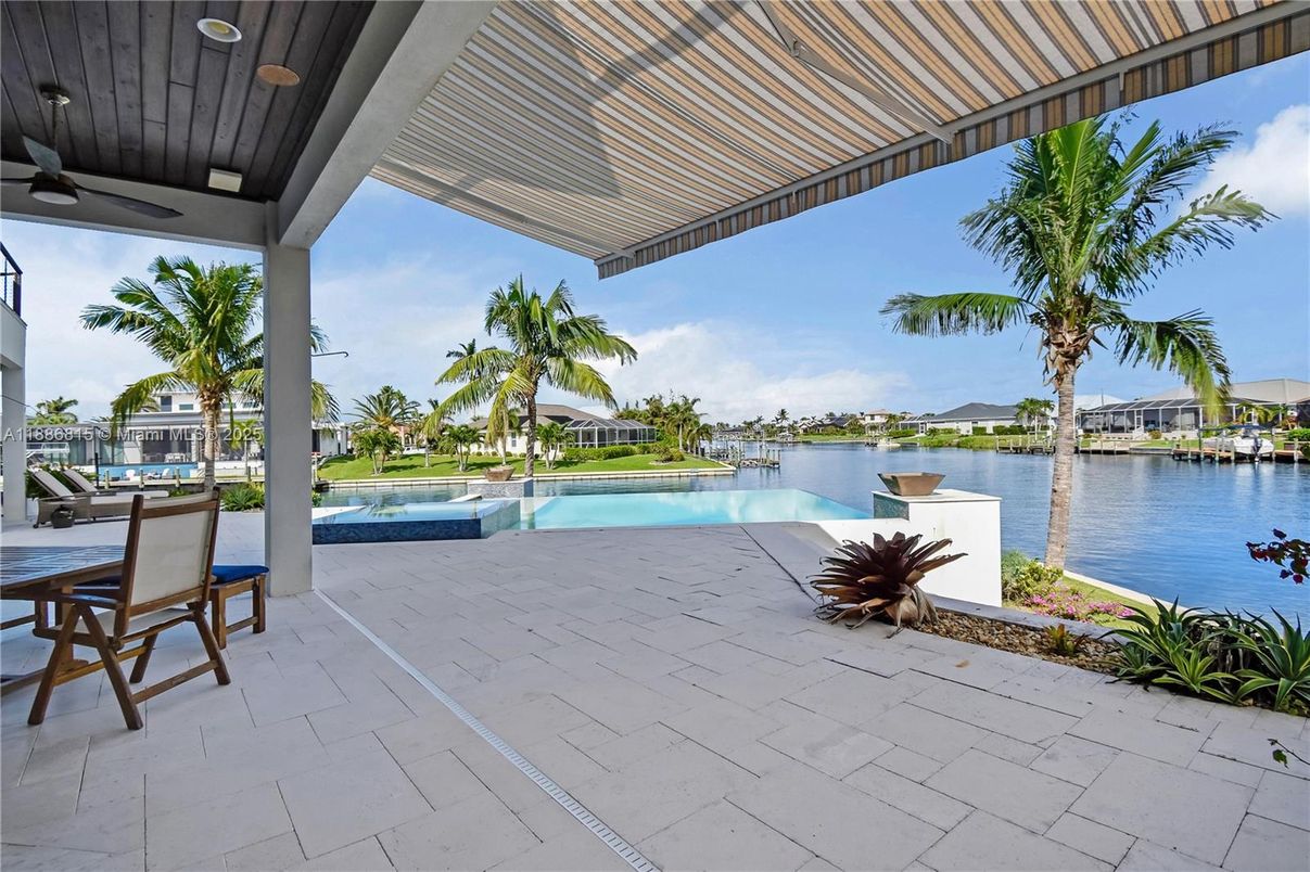 Exterior, Pool, Water